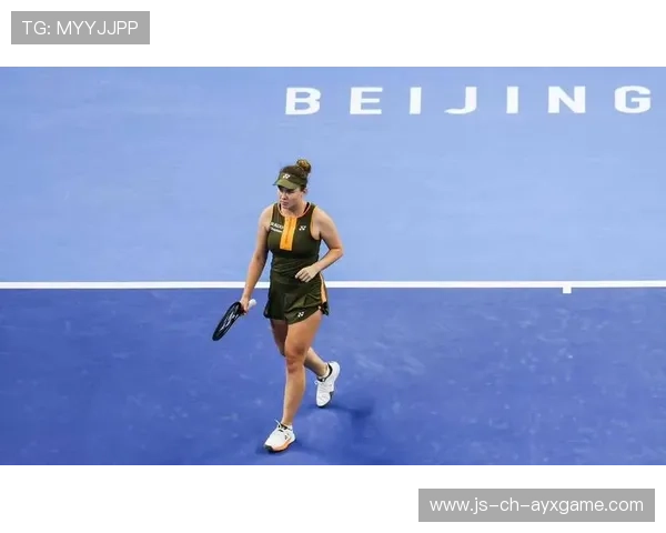 网球新秀赛中连赢三局震惊对手